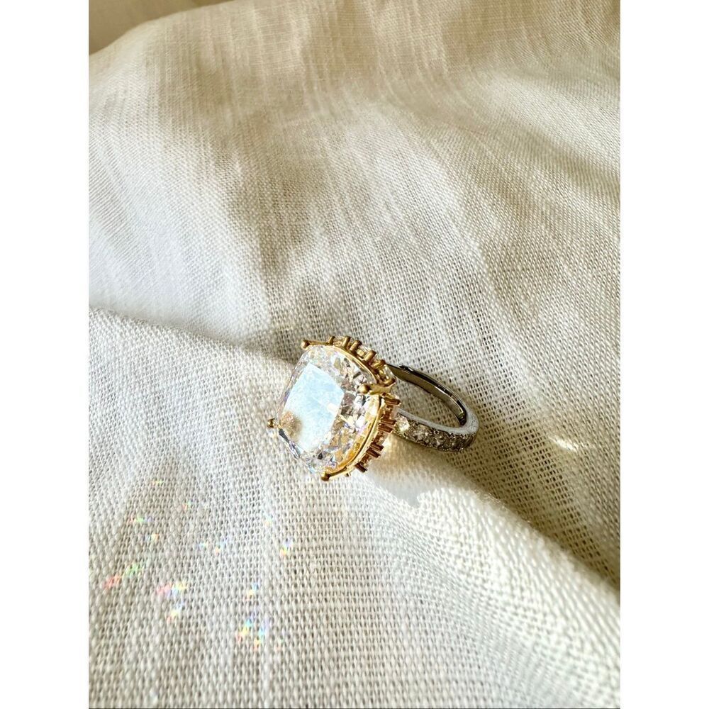 Gorgeous super sparkly cubic zirconia elongated cushion cut adjustable ring gold - Picture 5 of 12